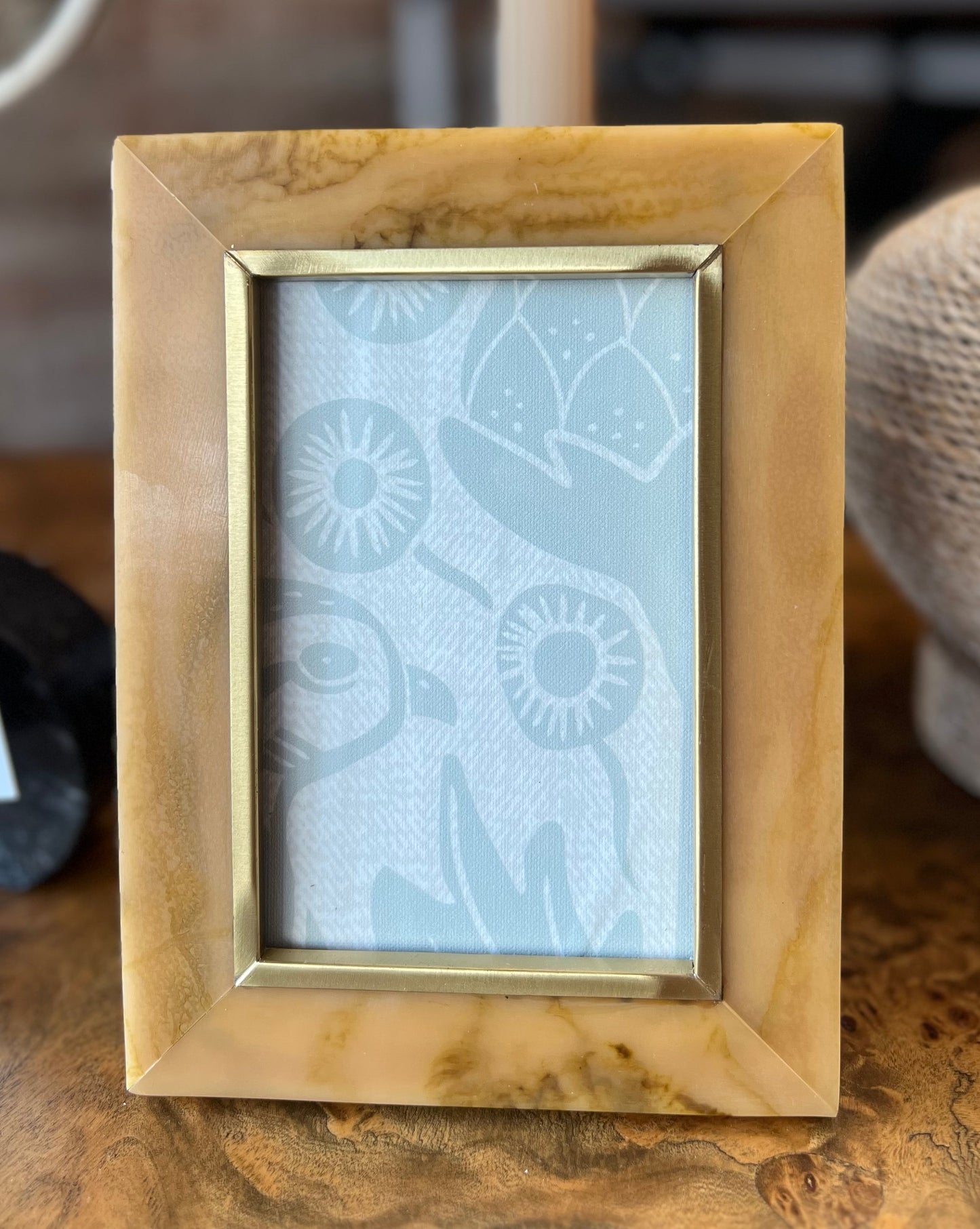 4x6 Horned Frame with Brass Accent